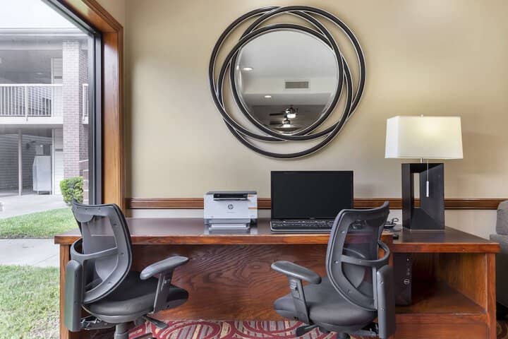 Business Center 25 of 26