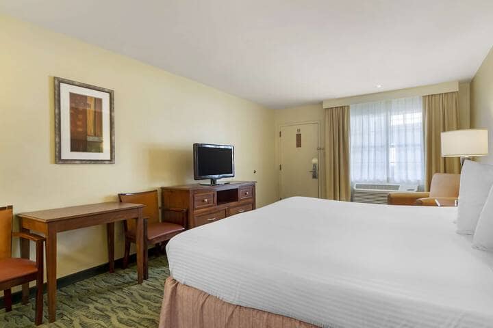 Room 6 of 26