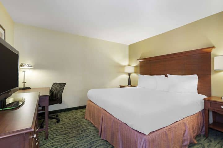 Room 10 of 26